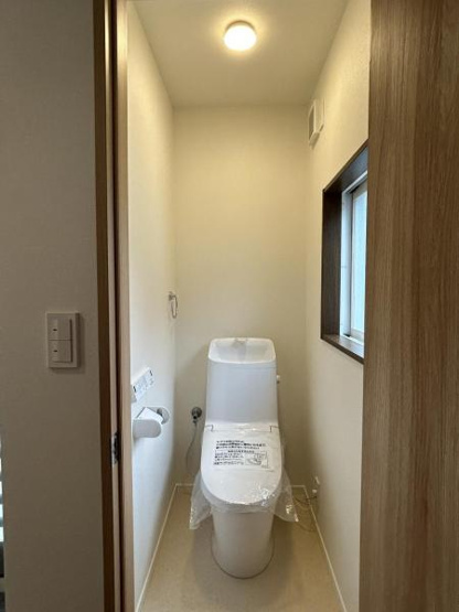 【トイレ】 | 仲介手数料無料！船木小学校に通えるリフォーム済み中古住宅　宇部市大字船木 | シンプルで使いやすいトイレです