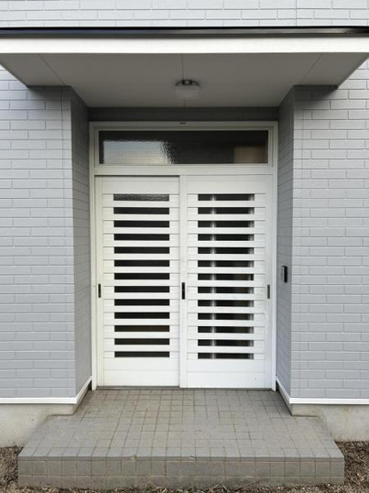 【玄関】 | 仲介手数料無料！船木小学校に通えるリフォーム済み中古住宅　宇部市大字船木 | 落ち着いた玄関です