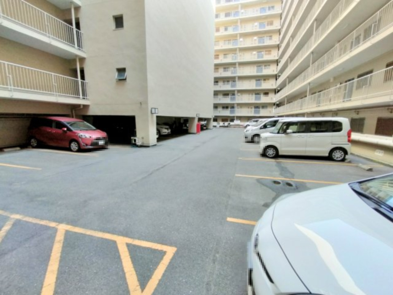 日商岩井京橋ハイツの駐車場
