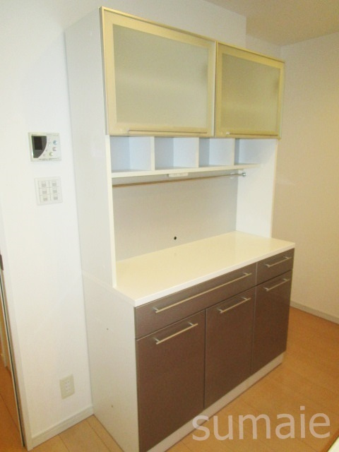 ロイヤルパークス新田の設備|キッチン棚です☆