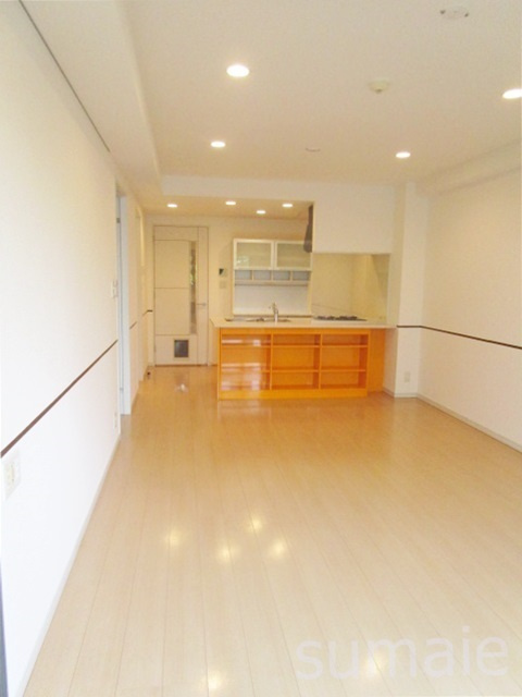 ロイヤルパークス新田の居間・リビング|洋室です☆