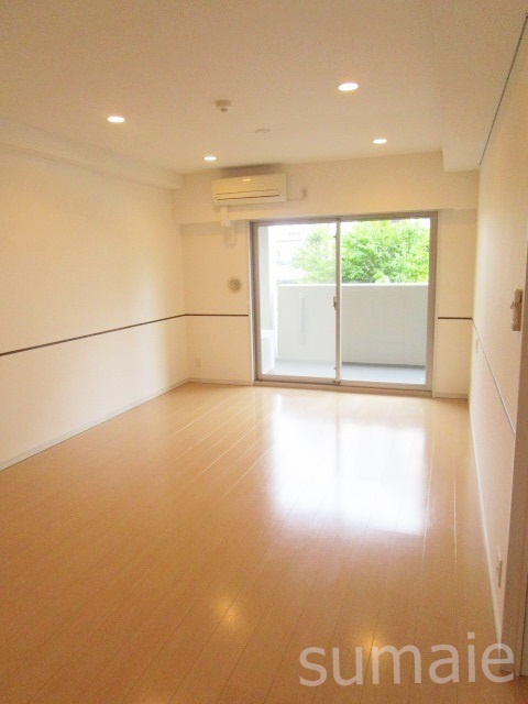 ロイヤルパークス新田の居間・リビング|洋室です☆