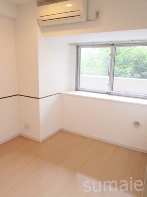 ロイヤルパークス新田の寝室|洋室です☆