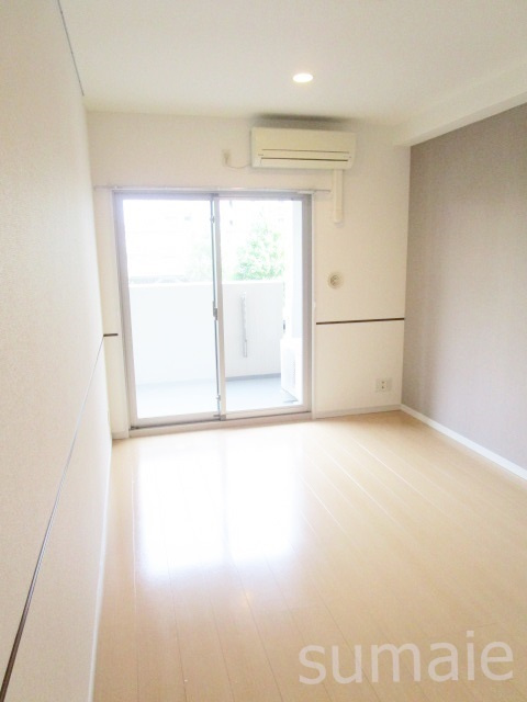 ロイヤルパークス新田の寝室|洋室です☆