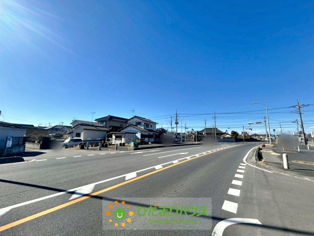 幸手市北3丁目　中古一戸建ての前面道路含む現地写真