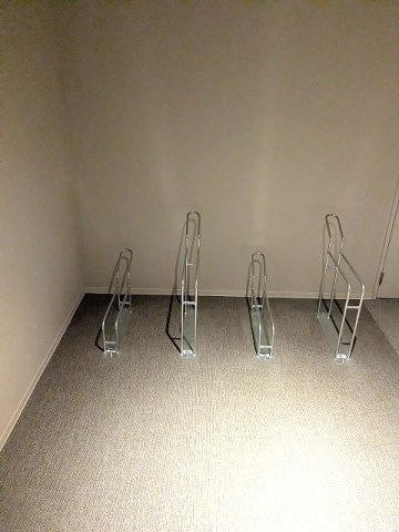 THE LIONS forsia文京湯島の設備|上層階には各フロアに自転車置場あります