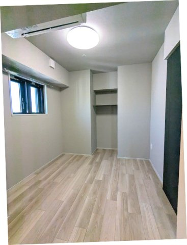 THE LIONS forsia文京湯島の設備|5.9帖洋室、エアコン・照明・クローゼット、角部屋窓付き