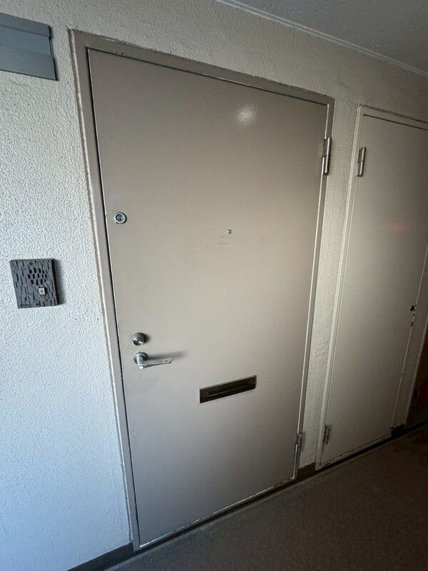 ロジマン御苑のエントランス