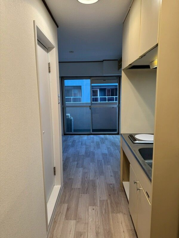 ロジマン御苑の居間・リビング