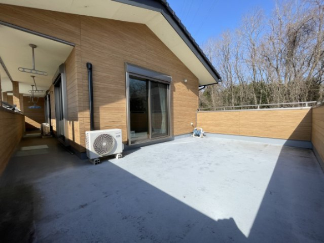 中古戸建・中古住宅　三春町大字斎藤　中妻小学校・三春中学校のバルコニー|2階バルコニー。お子様の遊びスペースとしても使えますね♪お庭だけでなく、2階でも自由な空間が広がります。