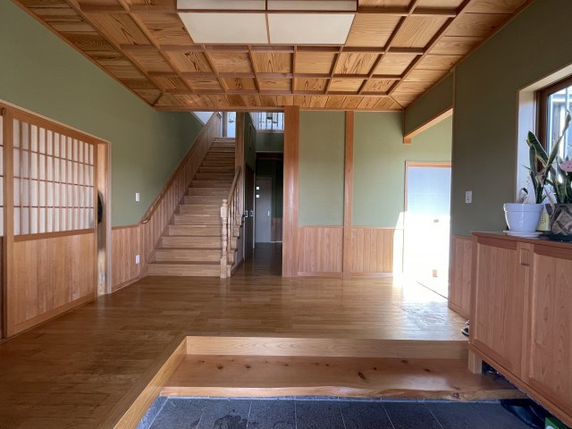 中古戸建・中古住宅　三春町大字斎藤　中妻小学校・三春中学校の玄関|写真だけでは伝わらない建物の良さがございます。
ぜひ一度直接ご内覧頂きたい建物です♪
ぜひご内覧下さい(^^)/
