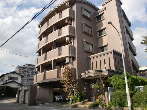 福岡市博多区吉塚８丁目の賃貸マンションの外観