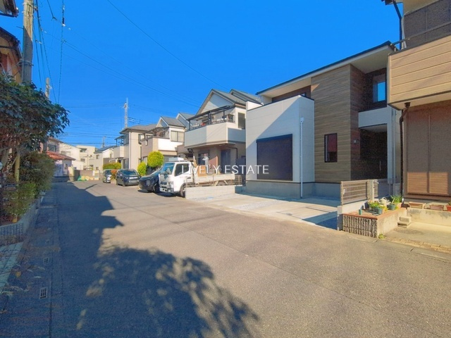 越谷市蒲生南町 新築分譲住宅の前面道路含む現地写真