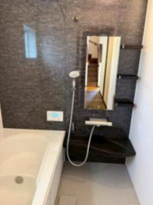 碧南市六軒町の浴室