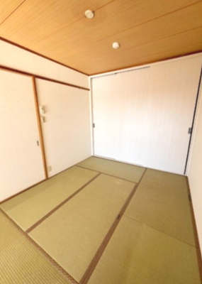 【和室】 | ラ・ヴェール甲子園 | 6畳の和室はたっぷり収納できる押し入れ付き