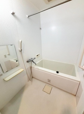 【浴室】 | ラ・ヴェール甲子園 | 一人でも足を伸ばしてゆっくりとリラックスして浸かれます