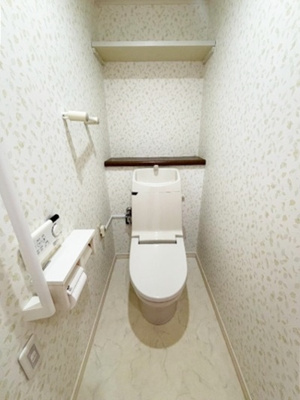 【トイレ】 | ラ・ヴェール甲子園 | トイレには快適な温水洗浄便座付き