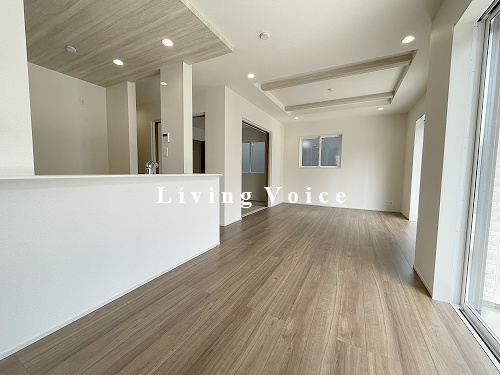 【仲介手数料０円】平塚市河内2期　新築一戸建て　全6棟の居間・リビング|平塚市河内2期　新築一戸建て　全6棟