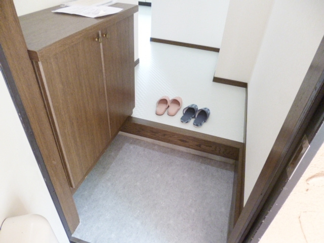 サンライズコーポの玄関|玄関も清潔感がございます！