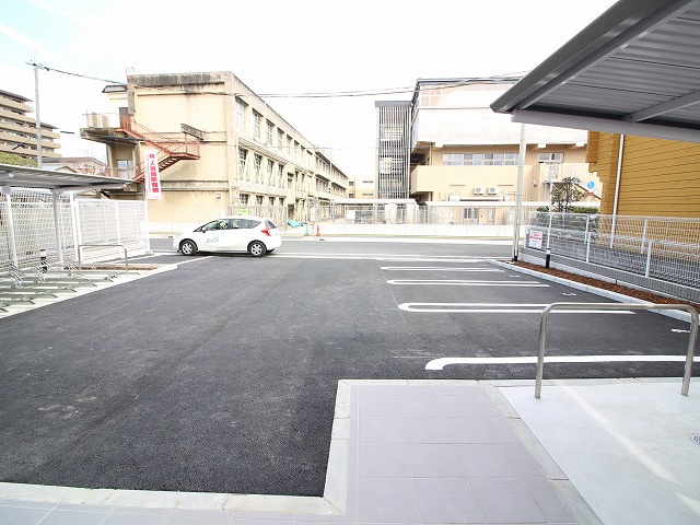 グランヒル長岡京の駐車場