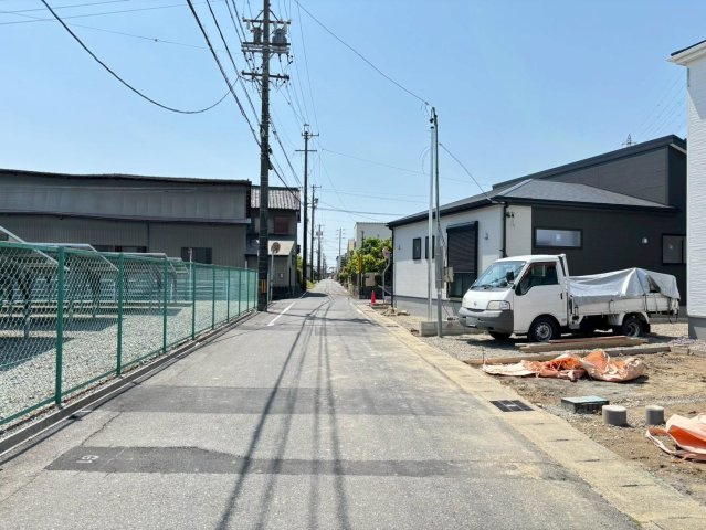 リーブルガーデン　羽島市竹鼻町狐穴（竹鼻駅）　全２区画分譲の前面道路含む現地写真|「現地（2026年4月2日）撮影」　　　
■前面道路　
■ヤマダ不動産　株式会社リライフ