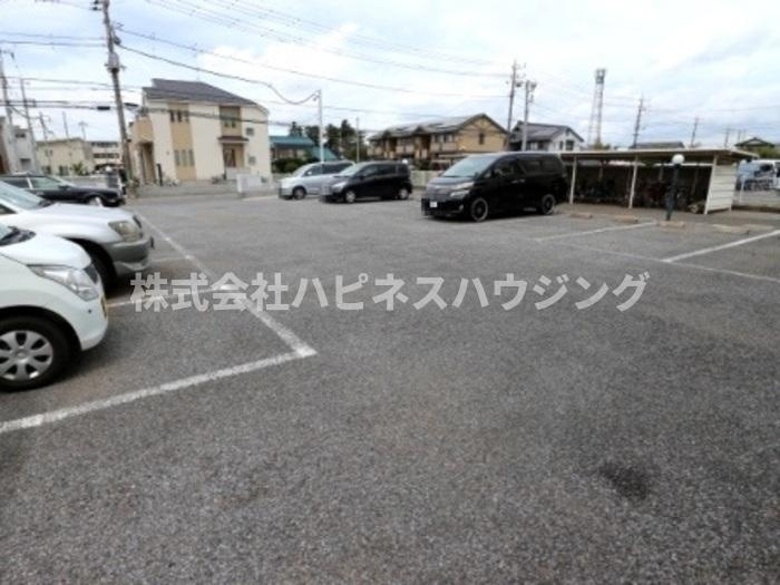 ローズ・ウッドの駐車場