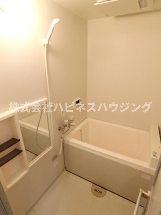 ローズ・ウッドの浴室