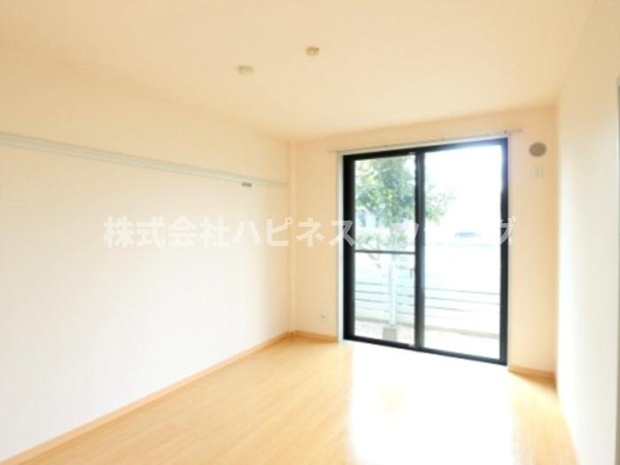 ローズ・ウッドの洋室