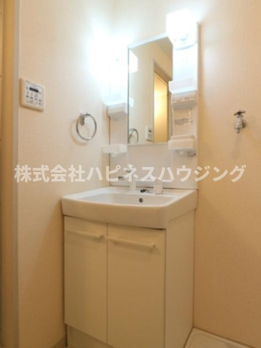 ローズ・ウッドの独立洗面台