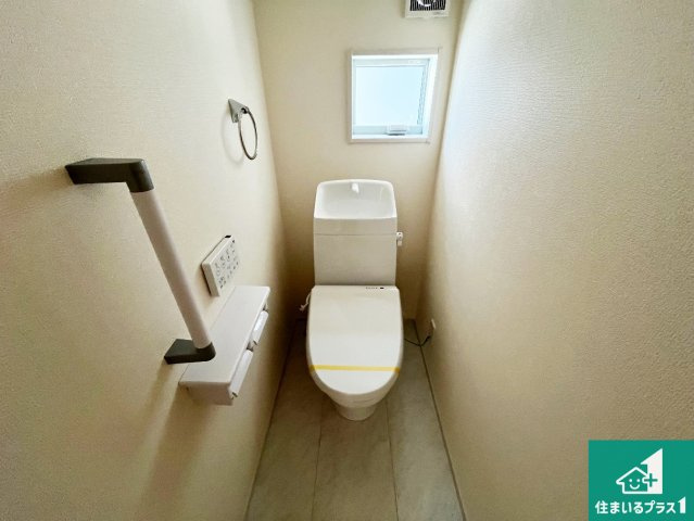 赤穂市片浜町　第3期　新築一戸建てのトイレ|1・2階の2ヶ所にあるので、朝の忙しい時間の順番待ちもなく、深夜の利用にも大変便利です。