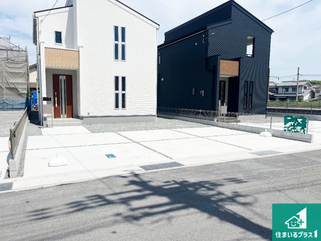 赤穂市片浜町　第3期　新築一戸建ての駐車場|並列２台駐車可能！ゆとりの駐車スペースで車庫入れもスムーズ！