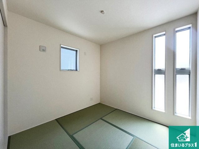 赤穂市片浜町　第3期　新築一戸建ての和室|一室あると便利な和室は客間としてだけでなく、小さなお子様のプレイルームや食後のくつろぎスペースとしてもご利用いただけます。収納もついていますので大活躍間違いなし！