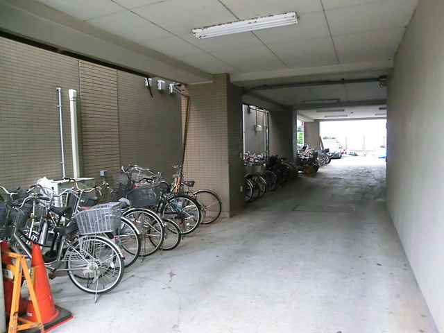 クレスト王子Ⅰのその他共用部分|駐輪場あります。バイクも置けます。