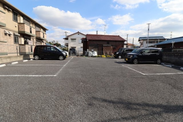 ハイツ・プリマベーラの駐車場