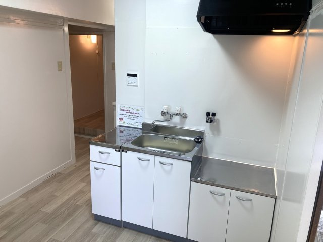 ドミールサニー緑町のキッチン|コンロ設置可能の広々ガスキッチン