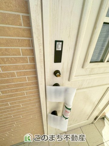 ハートフルタウン宇都宮市下岡本町2115番の設備|玄関のカギはワンタッチでダブルロックが可能なカードキーを採用しております☆
