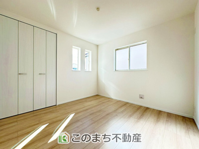 【洋室】 | ハートフルタウン宇都宮市下岡本町2115番　B号棟 | 陽光がふんだんに降り注ぐお部屋です。陽だまりの空間で、プライベートなお家時間も快適にお過ごしいただけます♪
