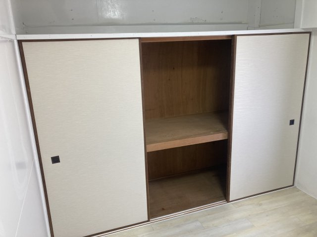 ドミールサニー緑町の収納|大きな壁一面の収納スペース