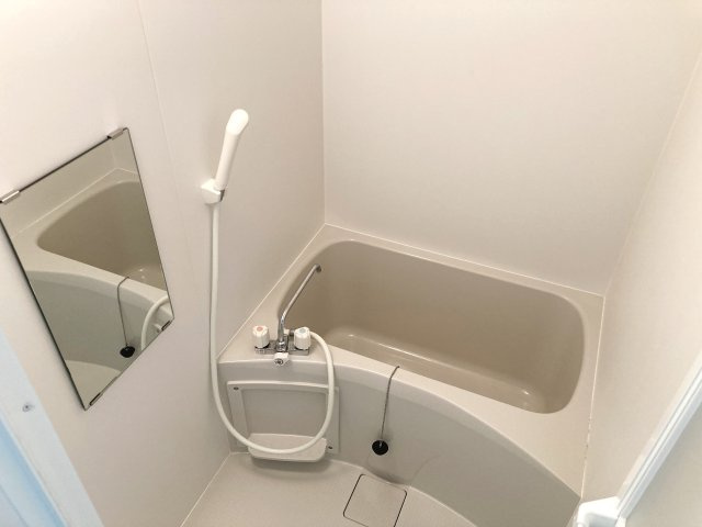 ドミールサニー緑町の浴室|掃除のしやすい綺麗なバスルーム