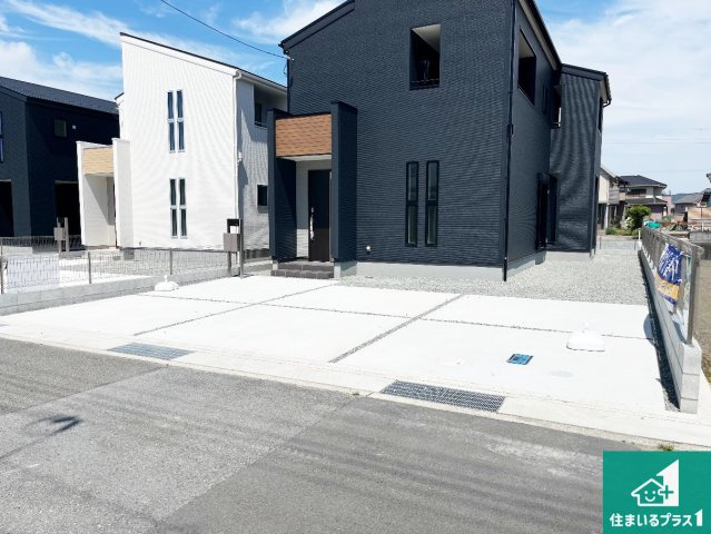 赤穂市片浜町　第3期　新築一戸建ての駐車場|並列２台駐車可能！ゆとりの駐車スペースで車庫入れもスムーズ！