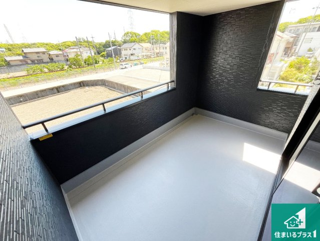 赤穂市片浜町　第3期　新築一戸建てのバルコニー|南側に面したバルコニーですので明るい日差しを取り込み洗濯物をしっかり乾かしてくれます。