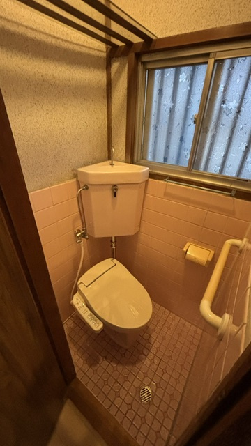 川西市久代３丁目　貸家　※弊社管理物件のトイレ|シンプルで使いやすいトイレです