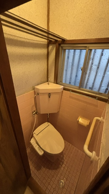 川西市久代３丁目　貸家　※弊社管理物件のトイレ|落ち着いたトイレです