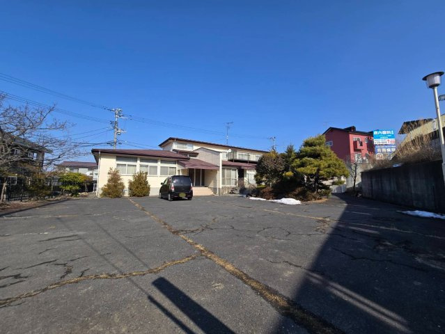 八戸市大字田面木字赤坂の駐車場