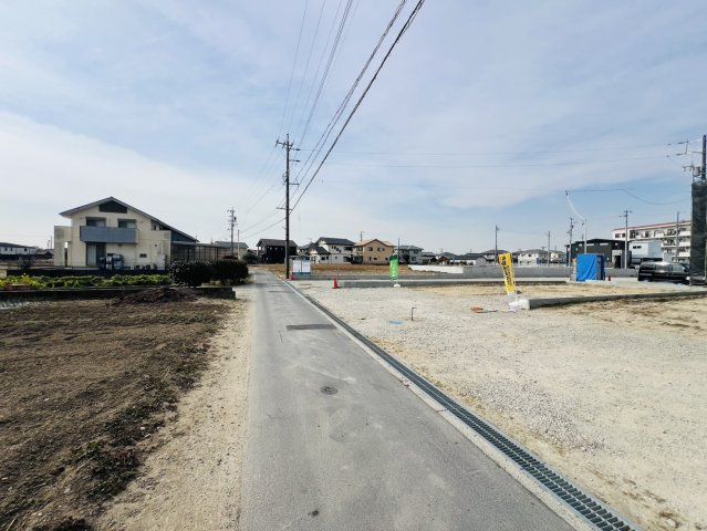 高浜市神明町六丁目3番32『仲介手数料無料』新築戸建ての前面道路含む現地写真