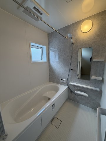 《仲介手数料無料》久喜市久喜東５丁目30-10新築一戸建てブルーミングガーデンの浴室
