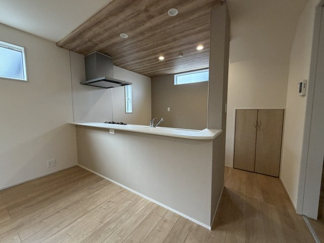《仲介手数料無料》久喜市久喜東５丁目30-10新築一戸建てブルーミングガーデンのキッチン
