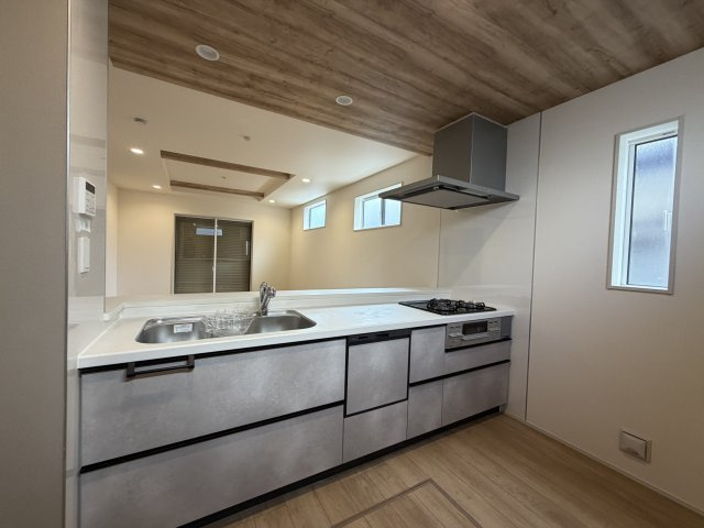《仲介手数料無料》久喜市久喜東５丁目30-10新築一戸建てブルーミングガーデンのキッチン