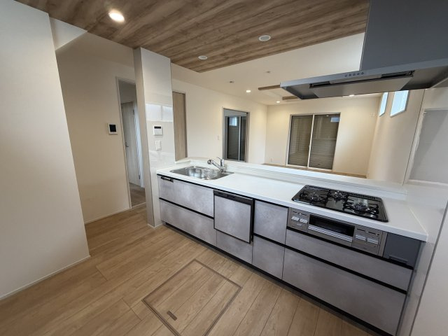 《仲介手数料無料》久喜市久喜東５丁目30-10新築一戸建てブルーミングガーデンのキッチン