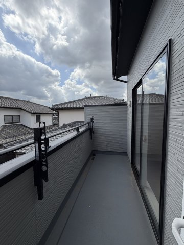 《仲介手数料無料》久喜市久喜東５丁目30-10新築一戸建てブルーミングガーデンのバルコニー